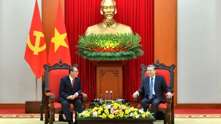 Party chief hosts Lao public security delegation